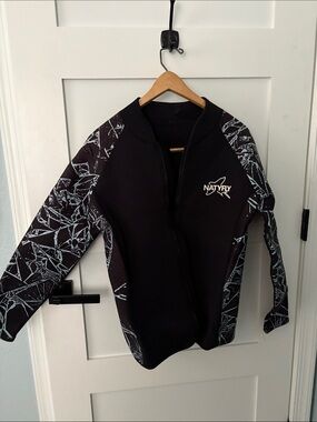 NatyFly Black Neoprene Wetsuit Jacket with Light Blue Graphic Sleeves XL